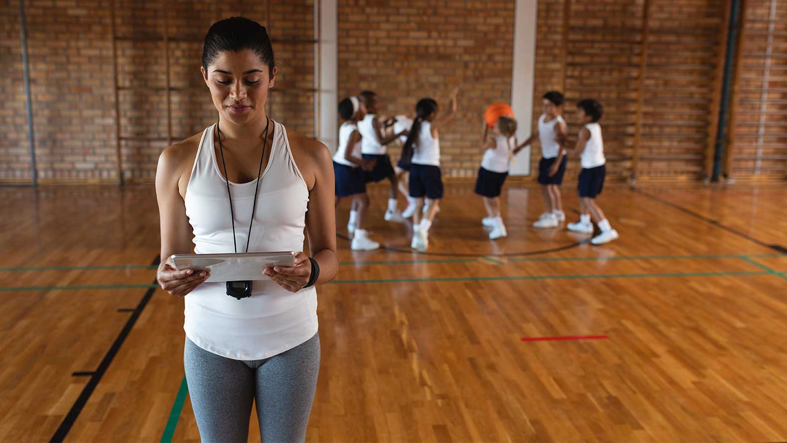 O laranja no basquete - Mulheres à Cesta